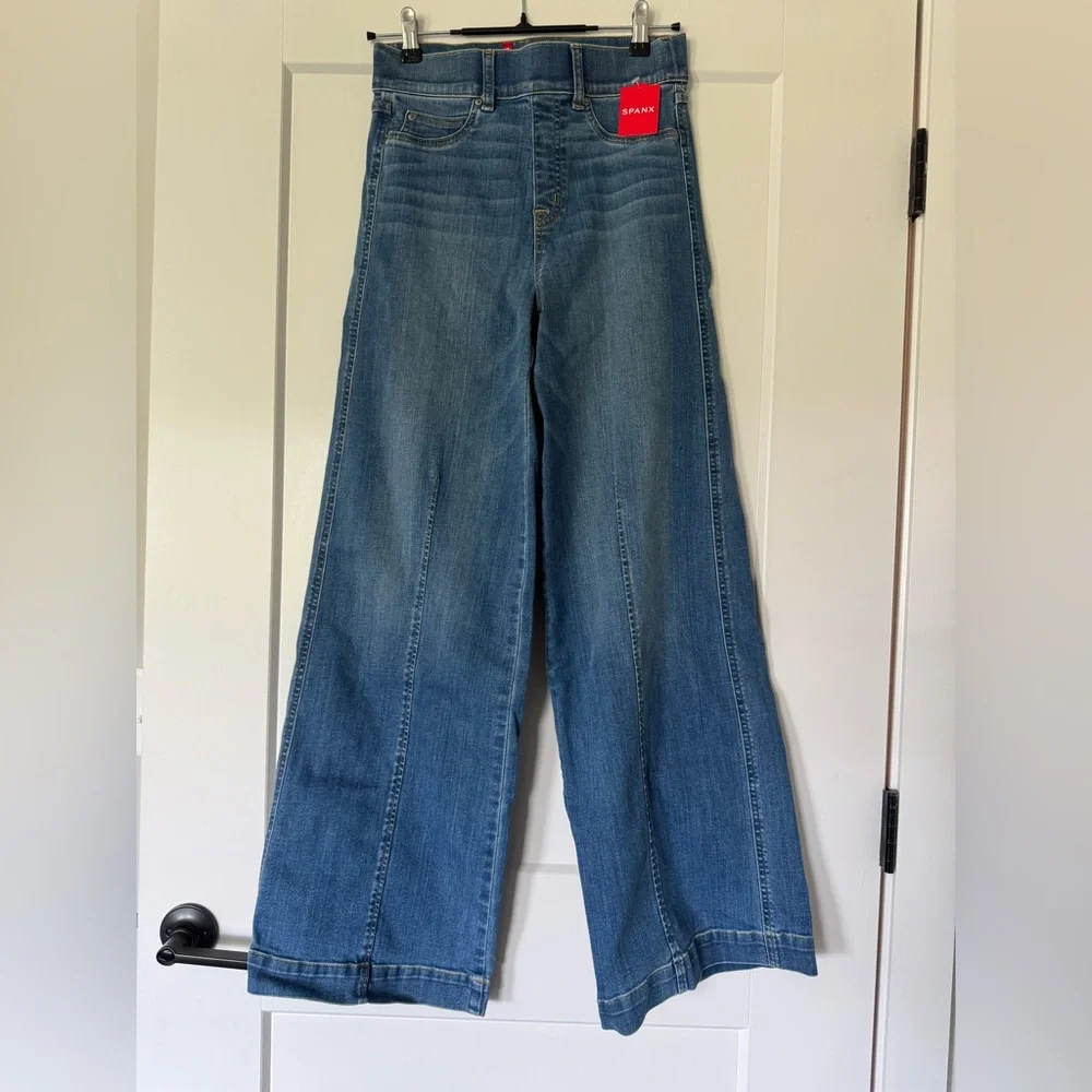 NWT SPANX Wide Leg Seamed Denim Flare Jeans Pull On Style Size S - Picture 3 of 6